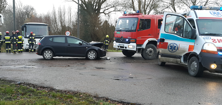 Rybina: Jedna osoba ranna w wypadku autobusu szkolnego i osobówki