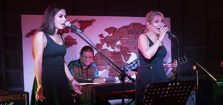 "To próba zamanifestowania problemu chorób nowotworowych i pokazania Izie, że jesteśmy z Nią"