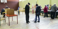 Elblg: Do godziny 17 zagosowao 33,77 proc. uprawnionych. Frekwencja w kraju wyniosa 38,73 proc.