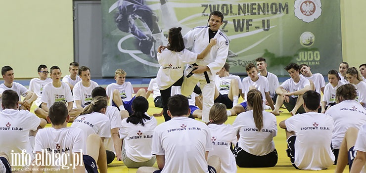Lekcja WF z mistrzem. Judoka Krzysztof Wiłkomirski trenował z młodymi elblążanami
