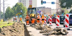 "Widz jak dokonywane s rne remonty, ale zawsze brak materiaw na wymieniane przeze mnie w interpelacjach ulice"