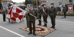 "Gdy ginie sztandar, ginie jednostka."Uroczystoci wrczenia sztandaru elblskiemu pukowi