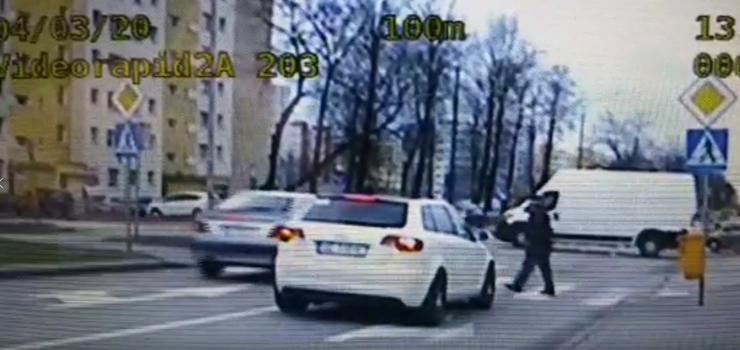 Policja kontroluje okolice przej dla pieszych. Zobacz film