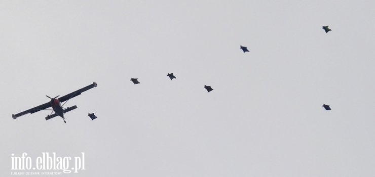 Wingsuiterzy na elbląskim niebie ustanowili rekord Polski. "Jesteśmy świadkami historycznego wydarzenia"