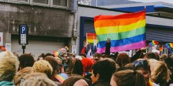 Parafie zbieraj podpisy pod projektem ustawy"Stop LGBT". Gos w sprawie zabrabp JacekJezierski