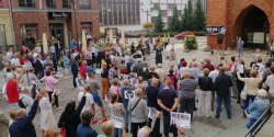 Protest przeciw ustawie „lex TVN” w Elblgu. „ Spoeczestwo nie jest wiadome tego, co si dzieje”