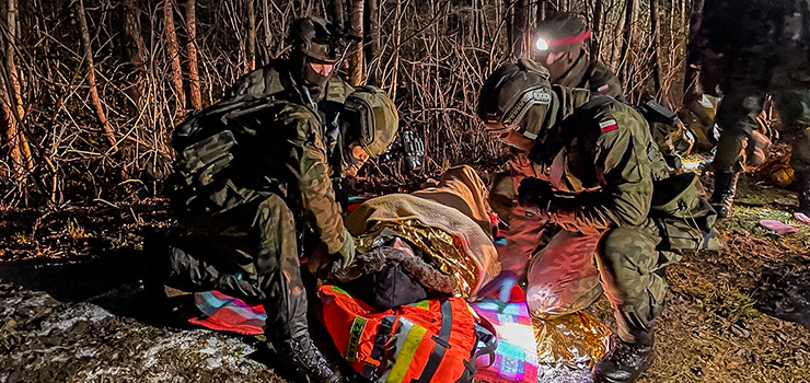 Akcja ratownicza na bagnach. Uratonawo migrantów - zobacz zdjęcia