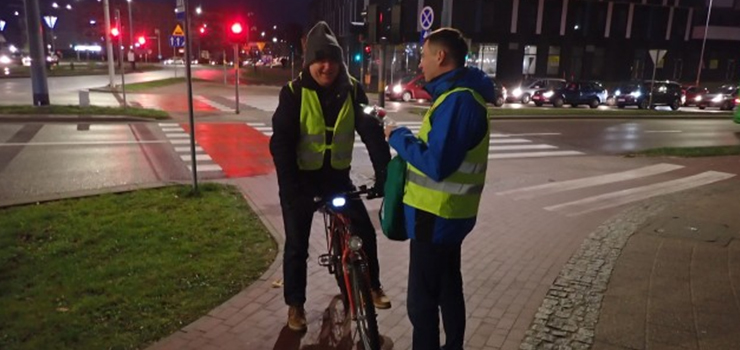 Lampki i odblaski dla elblskich rowerzystw