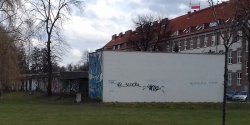 Skwer przy ul. Mickiewicza czeka na mural. "Na razie cian zainteresowali si wandale"