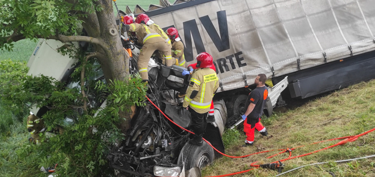 Wypadek samochodu ciężarowego w Lubajnach