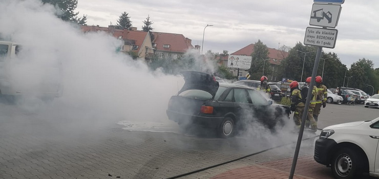 Rawska: Poar samochodu przed Biedronk