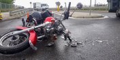 Elblg: Zderzenie auta z motocyklem przy ul. Akacjowej