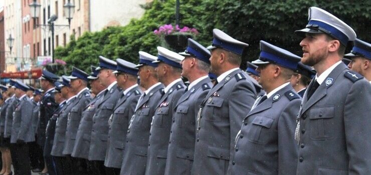 RMF FM: Liczba policjantw w Polsce wci spada. Problemu nie rozwizuj podwyki