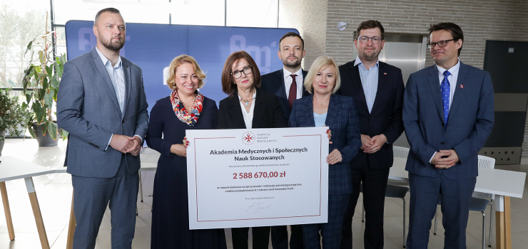  AMiSNS otrzymaa 2,5 mln z dofinansowania. Rektor Magdalena Dubiella-Polakowska: Znalelimy si w elitarnym gronie 