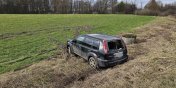Kradzionym autem utkn w polu
