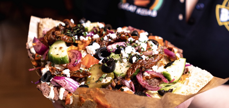 Wybierz swój niepowtarzalny smak i daj się zaskoczyć kebabami od Carat Kebab! Zgarnij kod zniżkowy!