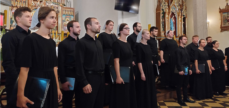 Koncert w wykonaniu ,,Hope Singers" w Parafii w. Wojciecha