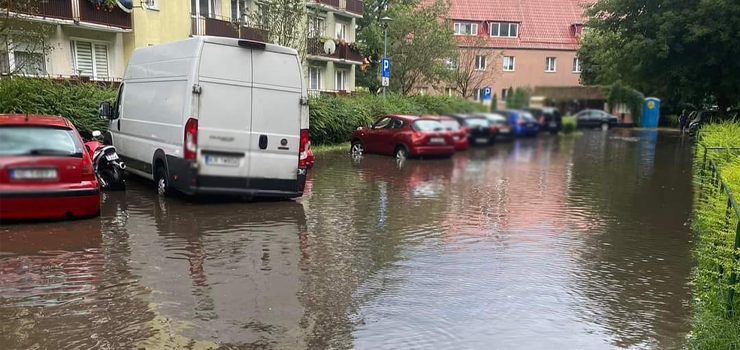 Kilkadziesit interwencji stray i ulice jak rwce potoki. Zobacz zdjcia Czytelnikw!