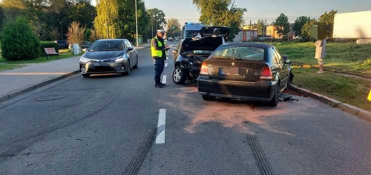 Jecha za szybko, straci panowanie nad autem. Uderzy w inny samochd