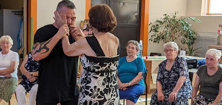 Najniebezpieczniejsze są nocne powroty do domów. Pracownice DPS "Niezapominajka" uczyły się samoobrony