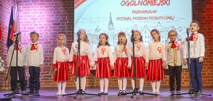 "Dzieci s dumne, e s Polakami". Festiwal Piosenki Patriotycznej za nami (zdjcia)