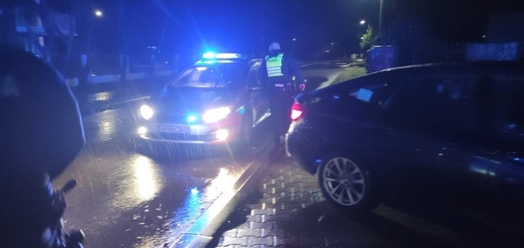 Policyjny pościg za kierowcą, który jechał ponad 200 km/h. Zobacz zdjęcia i film