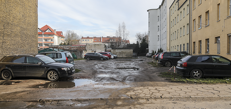 Mieszkacy al. Grunwaldzkiej apeluj o pomoc: Waciciele obcych pojazdw czsto dokonuj tzw. „obcierek”