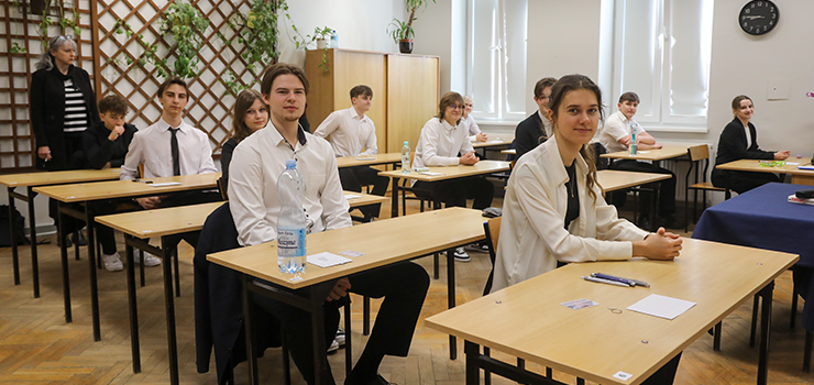 Matura 2025. Czas na egzamin z języka obcego (zobacz zdjęcia z II LO)