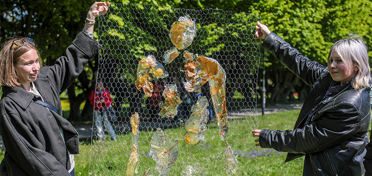 Elbląg: "Mapa w skali jeden do jednego". Wernisaż w Parku Kajki (zdjęcia)