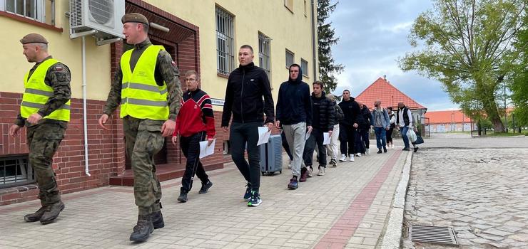 Chętnych do służby nie brakuje. Blisko 80 ochotników rozpoczęło szkolenie na terytorialsów