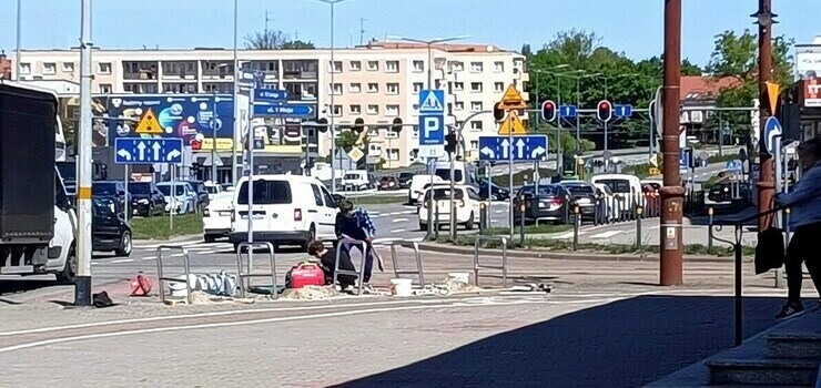 Ruszyła akcja montażu stojaków rowerowych i podpórek rowerowych na terenie Elbląga