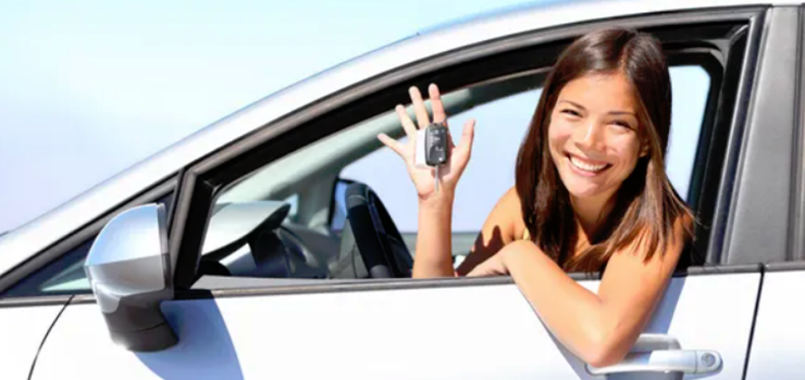 Wynajem auta na dobę czy na tydzień: kiedy to się naprawdę opłaca?