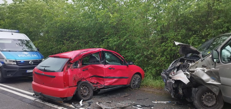 Mazurska: zderzenie dwóch samochodów. Droga częściowo zablokowana
