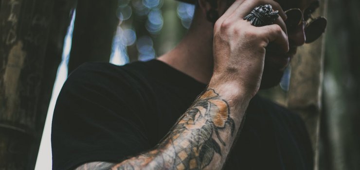 Czy da się usunąć tatuaż bez blizn? Fakty i mity o nowoczesnych metodach