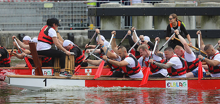 Osady smoczych łodzi ścigały się na rzece Elbląg (zobacz zdjęcia)