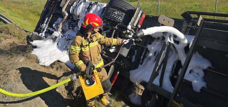 Wypadek samochodu ciężarowego na trasie S7 w kierunku Gdańska