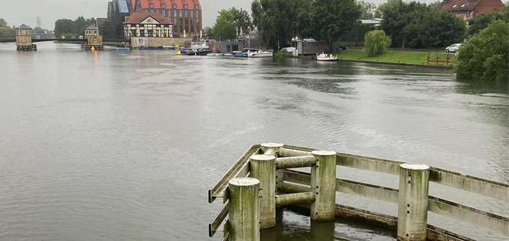 Poziom wody na rzece Elbląg rośnie. Przekroczył już stan alarmowy?