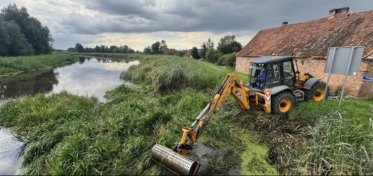Udrażnianie koryta rzeki Dzierzgoń