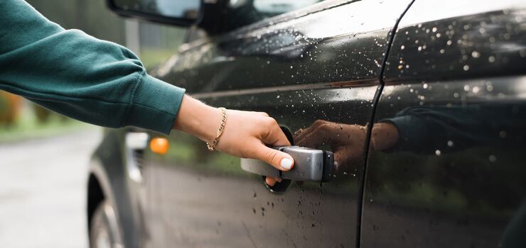 Dlaczego niektóre auta same się zamykają? Funkcja auto-lock – bezpieczeństwo czy utrapienie?