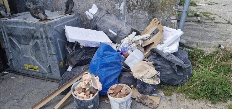 „Podrzut pod śmietnik”