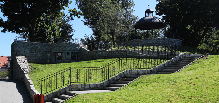 Ciekawe miejsca Elbląga. Grota w Parku Planty