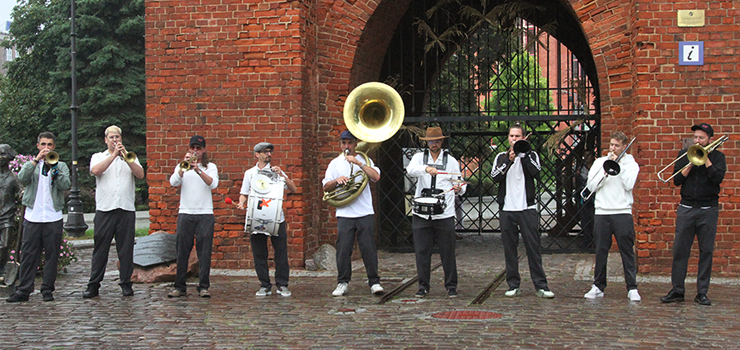 Festiwal Ogrody Polityki. Parada z Brass Federacją (zobacz zdjęcia)