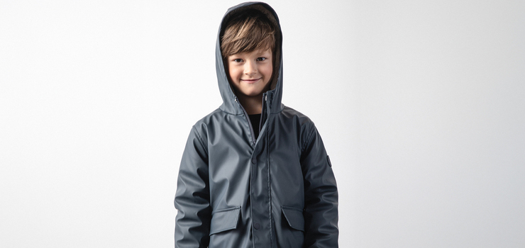 Jak ubrać dziecko na deszcz, żeby nie zmarzło i nie przemokło?