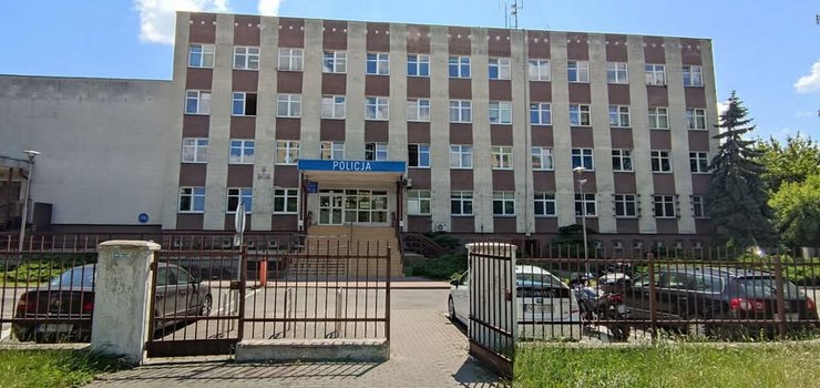 Elbląg: Obrzucił komendę policji koktajlami Mołotowa. Grozi mu do 10 lat więzienia