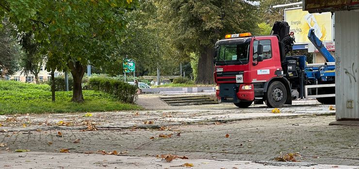 Elbląg: "Przy czołgu" zrobi się zielono. Ruszają prace w miasteczku handlowym