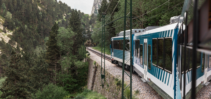 Czy podróże pociągiem są naprawdę ekologiczne? Fakty i mity