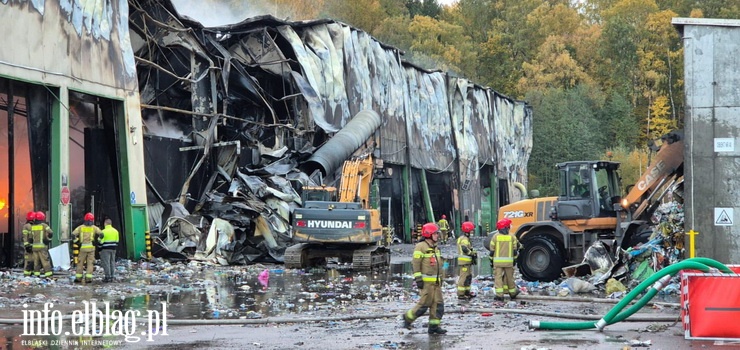 Na terenie ZUO wciąż prowadzone są działania gaśnicze i porządkowe