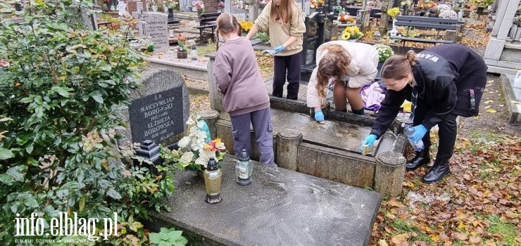 „Ocalić od zapomnienia". Coroczna akcja harcerzy na elbląskich cmentarzach