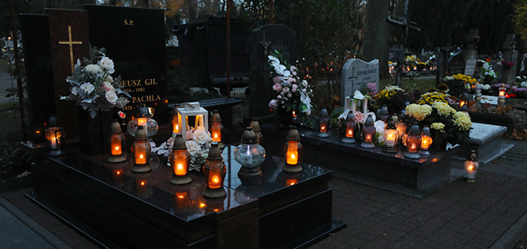 Tysiące zniczy rozświetliło cmentarz Agrykola (zobacz zdjęcia)