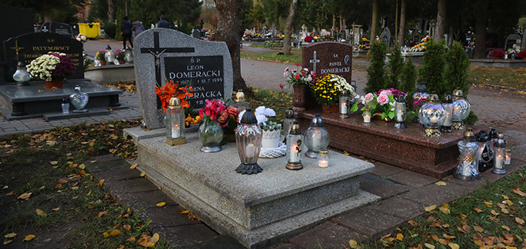 Cmentarz Dębica w blasku zniczy (zobacz zdjęcia)